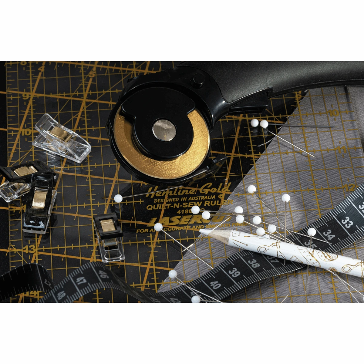 Premium Medium A3 Cutting Mat - 45cm X 30cm *Hemline Gold Edition* 5 Premium Medium A3 Cutting Mat - 45cm X 30cm *Hemline Gold Edition* - Image 3