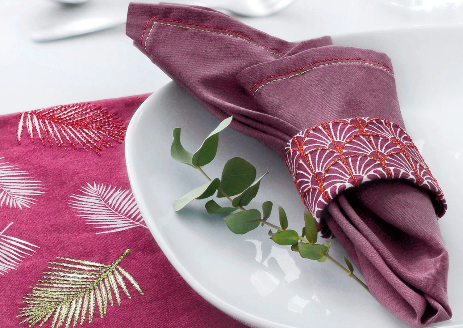 Gutermann Sparkly Thread Set - 4 X 100m (colour Set 3) 4 Gutermann Sparkly Thread Set - 4 X 100m (colour Set 3) - Image 2