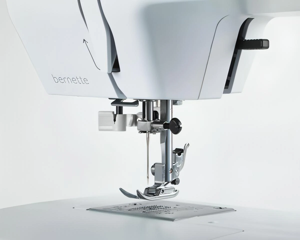 Bernette By BERNINA B33 Sewing Machine 8 Bernette By BERNINA B33 Sewing Machine - Image 6